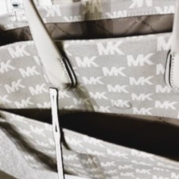 Michael Kors "Gigi" Large Tote in "Natural" NWT - Picture 2 of 11